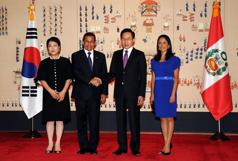 Presidente Ollanta Humala y su homólogo de Corea del Sur, Lee Myung-bak, en la Casa Azul, residencia presidencial surcoreana