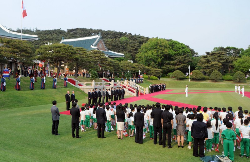 Presidente Ollanta Humala es recibido por su homólogo de Corea del Sur, Lee Myung-bak en la Casa Azul