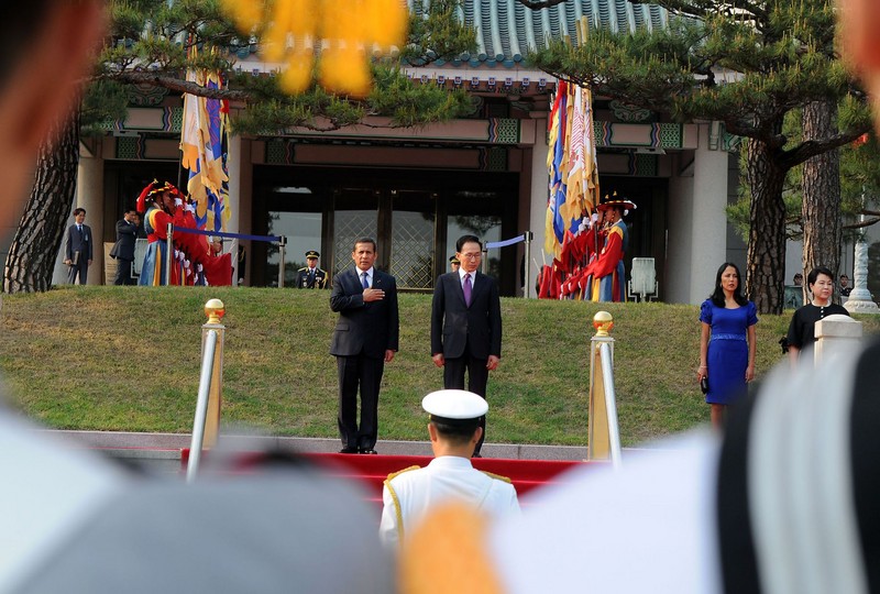 Presidente Ollanta Humala es recibido por su homólogo de Corea del Sur, Lee Myung-bak en la Casa Azul