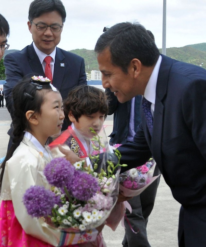 Presidente Ollanta Humala visitó instalaciones del Complejo Petroquimico en USLAM en Corea del Sur