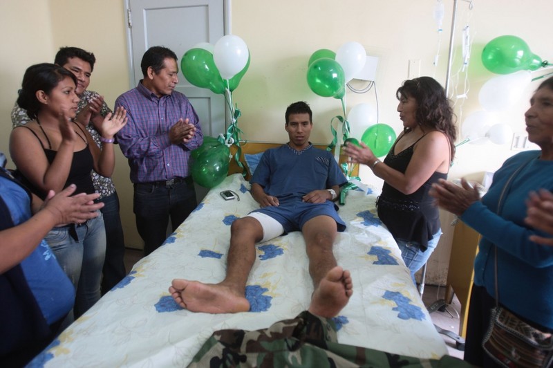 Cumpleaños del suboficial héroe de la Policía Nacional, Luis Astuquillca acompañado de su familia