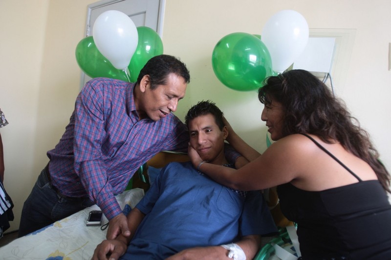 Cumpleaños del suboficial héroe de la Policía Nacional, Luis Astuquillca acompañado de su familia