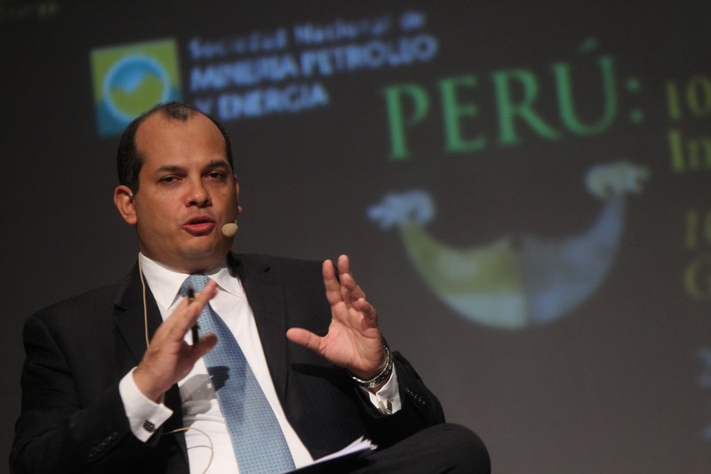 Ministro de Economía, Miguel Castilla, expone en el 10mo Simposium Internacional del Oro