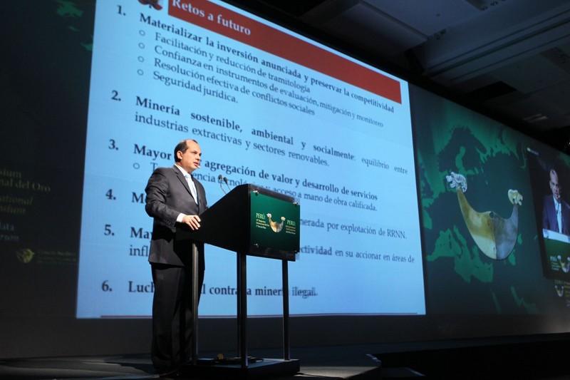 Ministro de Economía, Miguel Castilla, expone en el 10mo Simposium Internacional del Oro