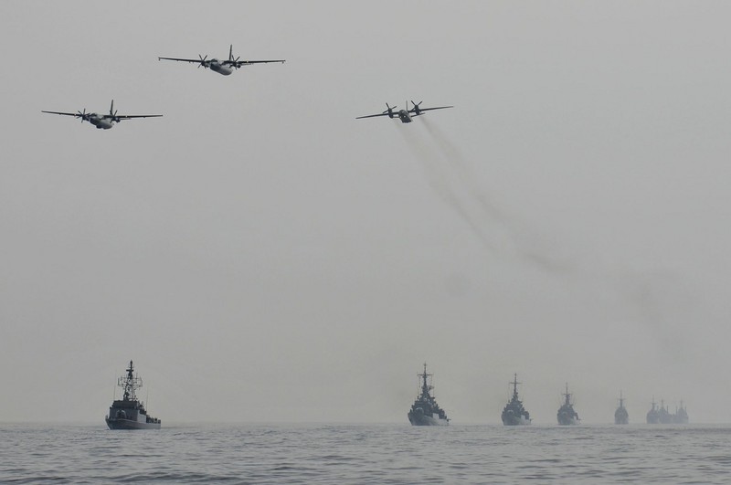 Barcos de la marina de guerra  del Perú custodian el mar peruano de Grau