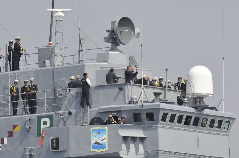 Barcos de la marina de guerra  del Perú custodian el mar peruano de Grau