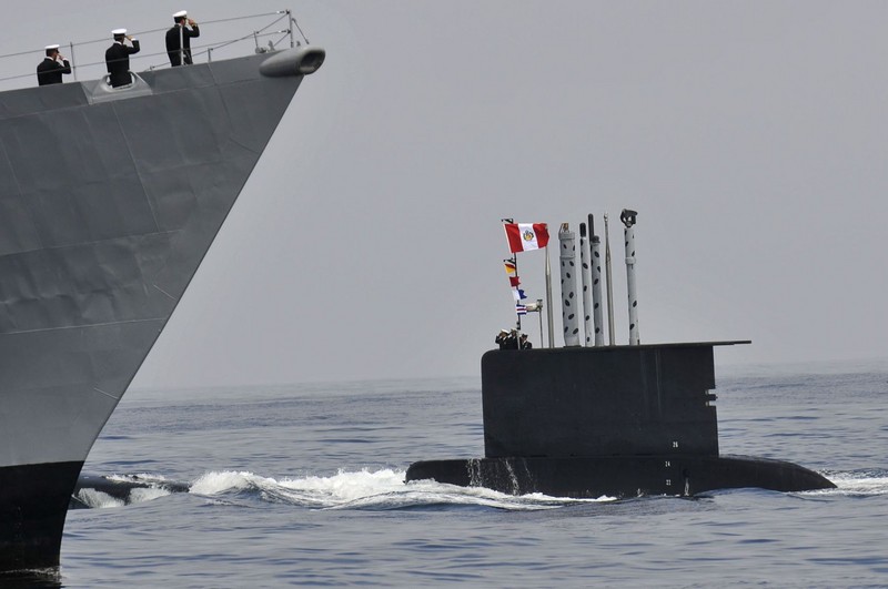 Barcos de la marina de guerra  del Perú custodian el mar peruano de Grau
