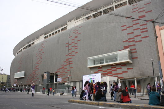 Fachada del Nuevo estadio nacional