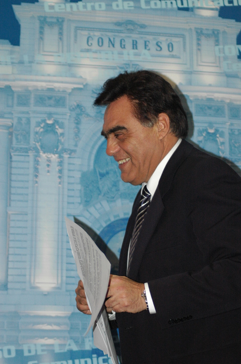 Luis Javier Gonzales Posada Eyzaguirre  abogado y político peruano. Actualmente tiene 66 años. Conocido dirigente del Partido Aprista Peruano