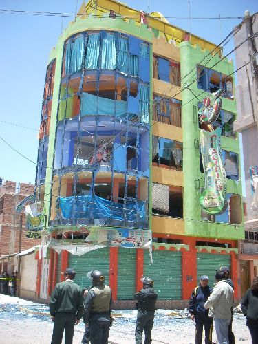 Explosión en el frontis de comisaría central de Juliaca