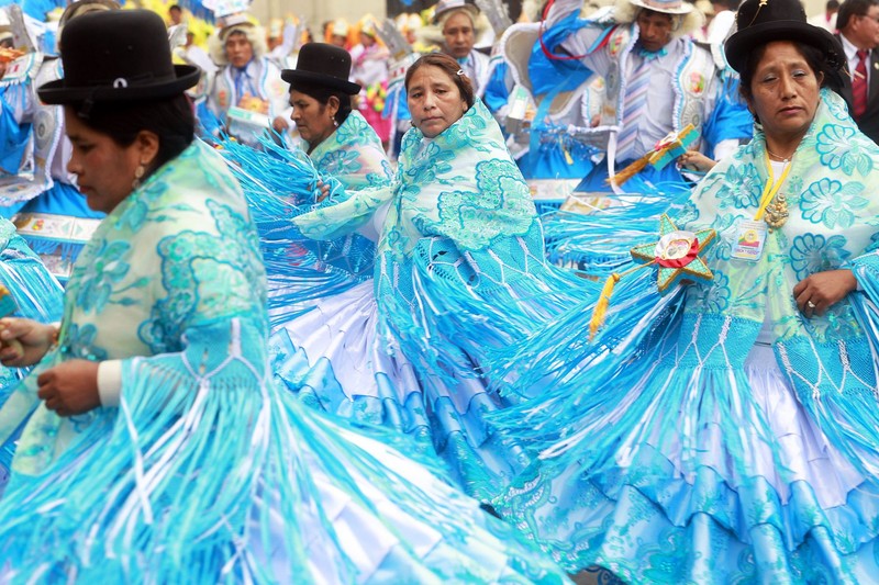 Distrito puneño de Unicachi presentó colorido pasacalle en el Patio de Palacio de Gobierno