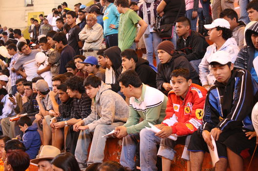 Policia Nacional promueve la paz entre Universitario y Alianza lima