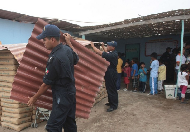 Acción social de la operación UNITAS asisten al centro poblado Las Antillas,en el distrito de Paracas