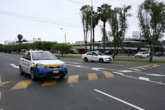 Rompemuelles en el Ovalo Quiñones de San Isidro