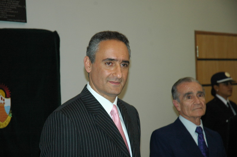 Alexander Martín Kouri Bumachar  conocido como Álex Kouri es un abogado y político peruano