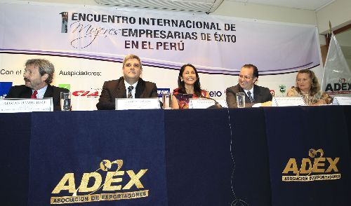 Primera Dama de la Nación, Nadine Heredia, asiste a la inauguración del Primer Encuentro de Mujeres Empresarias, que se realiza en (ADEX