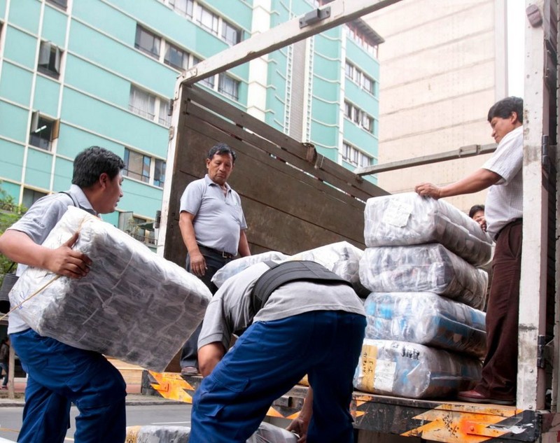 Ministra de la Mujer Ana Jara Velásquez y Poblaciones Vulnerables,entregaron importante donación al Gobierno Regional de Huancavelica