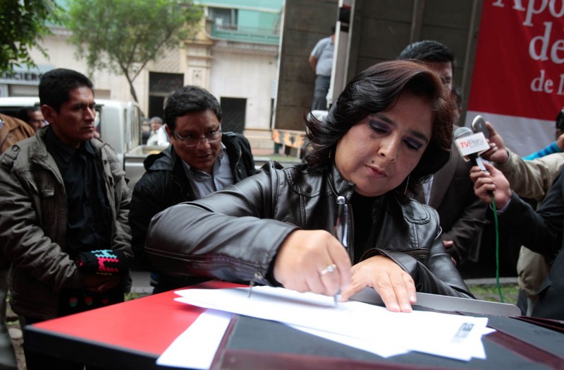 Ministra de la Mujer Ana Jara Velásquez y Poblaciones Vulnerables,entregaron importante donación al Gobierno Regional de Huancavelica
