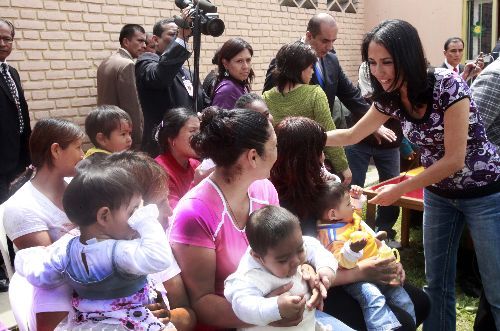Primera Dama de la Nación, Nadine Heredia, visitó esta mañana guardería del Penal Santa Mónica
