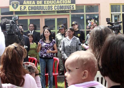 Primera Dama de la Nación, Nadine Heredia, visitó esta mañana guardería del Penal Santa Mónica