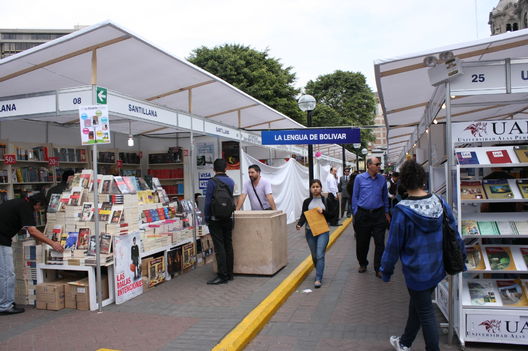 La Feria de Libro Ricardo Palma en el parque Kennedy de Miraflores