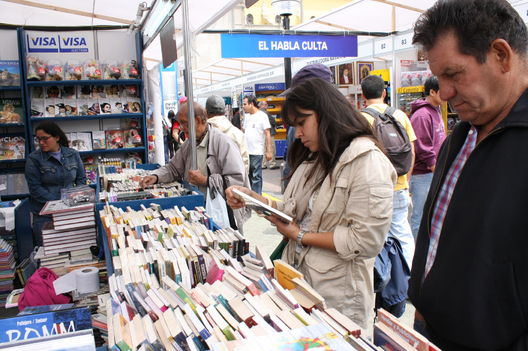 La Feria de Libro Ricardo Palma en el parque Kennedy de Miraflores