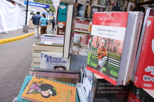 La Feria de Libro Ricardo Palma en el parque Kennedy de Miraflores