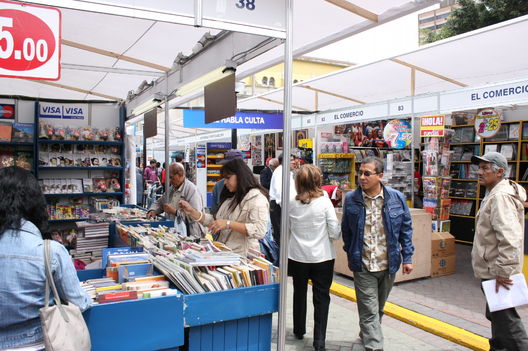 La Feria de Libro Ricardo Palma en el parque Kennedy de Miraflores