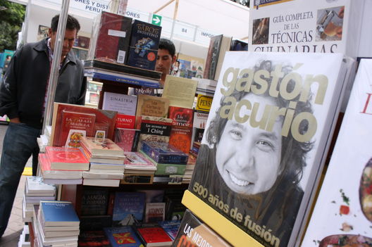La Feria de Libro Ricardo Palma en el parque Kennedy de Miraflores