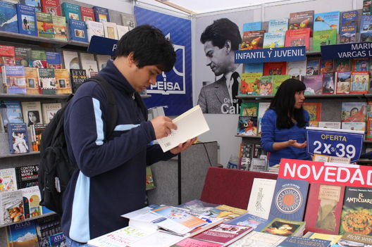 La Feria de Libro Ricardo Palma en el parque Kennedy de Miraflores