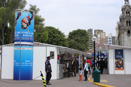 La Feria de Libro Ricardo Palma en el parque Kennedy de Miraflores