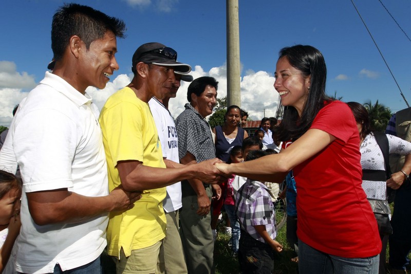 Primera Dama Nadine Heredia, entrega ayuda a damnificados por inundaciones en región Ucayali