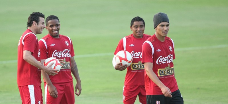 Claudio Pizarro farfán y Paolo guerrero entrenaron  junto sus compañeros de la selección peruana de futbol