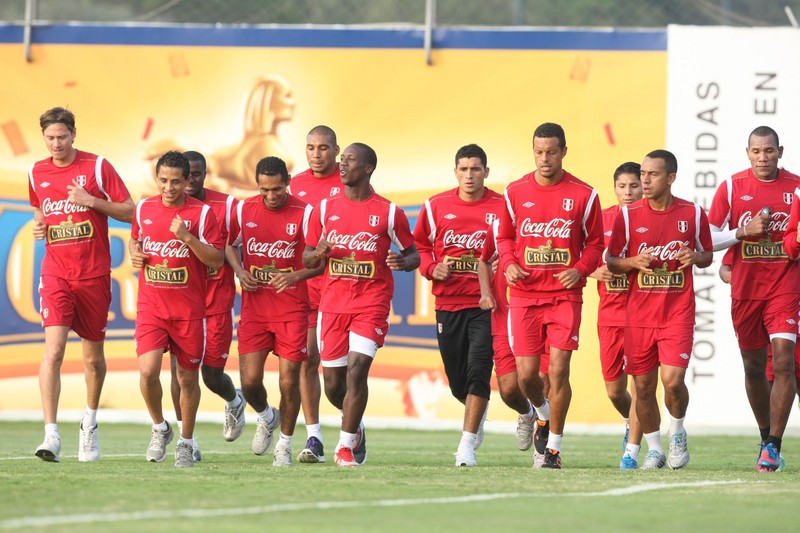 Claudio Pizarro farfán y Paolo guerrero entrenaron  junto sus compañeros de la selección peruana de futbol