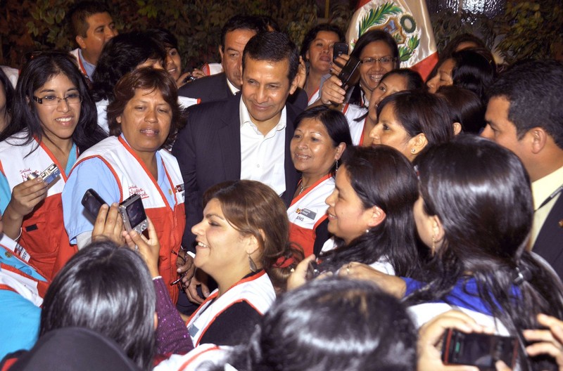 Presidente  Ollanta Humala, se reunió con un grupo de jóvenes Serumistas y destaco su labor en la inclusión social