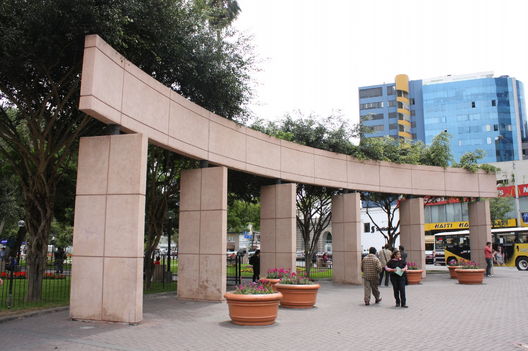 El atractivo y acogedor Parque Kennedy ubicado en el Ovalo de Miraflores