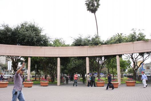 El atractivo y acogedor Parque Kennedy ubicado en el Ovalo de Miraflores