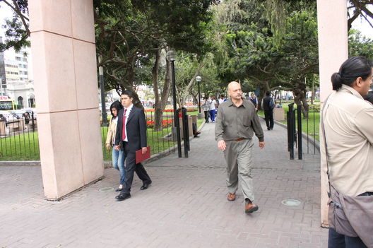 El atractivo y acogedor Parque Kennedy ubicado en el Ovalo de Miraflores