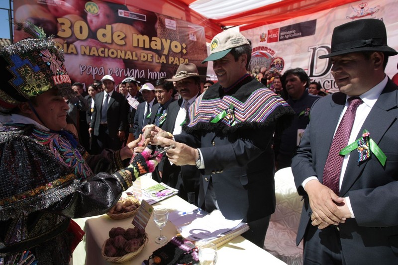 Ministro de Agricultura, Luis Ginocchio, participó en la celebración por el 'Dia de la Papa'en Huancavelica