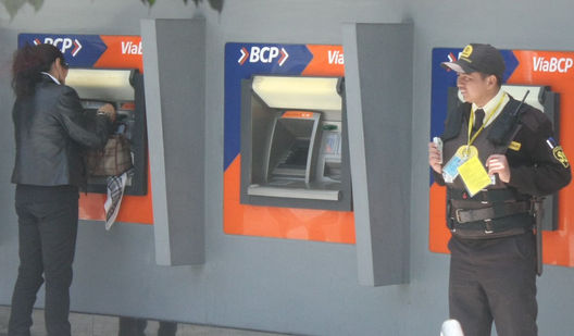 Los cajeros automaticos están por todo sitio en San Isidro