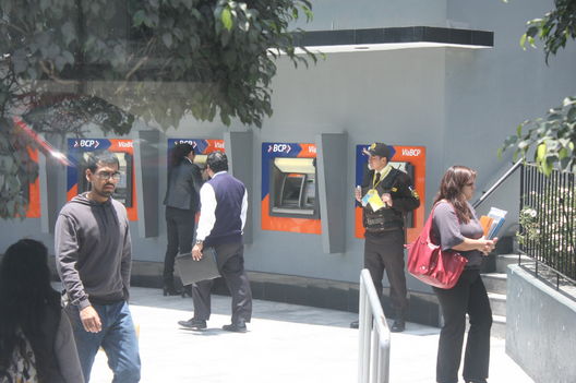 Los cajeros automaticos están por todo sitio en San Isidro