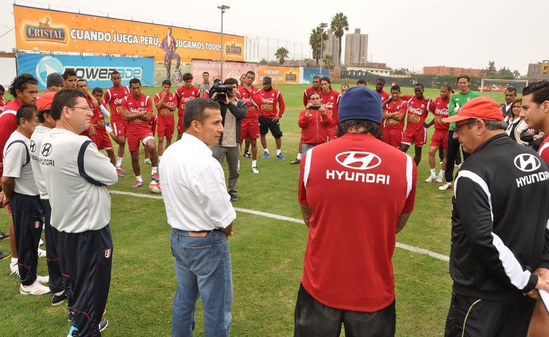 Presidente Ollanta Humala visitó a la selección peruana en la Videna