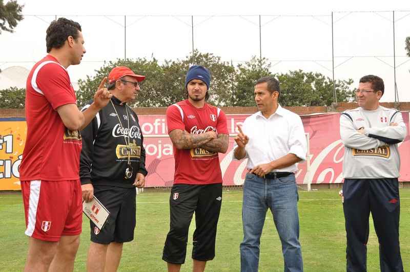 Presidente Ollanta Humala visitó a la selección peruana en la Videna