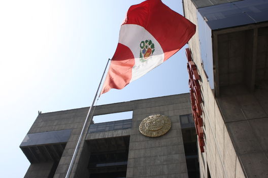 Vistas de la fachada del Museo de la Nación de Lima