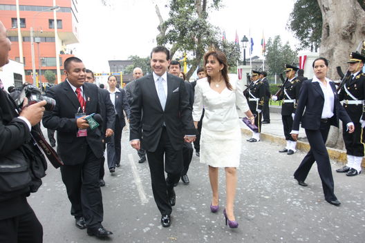 El Segundo vicepresidente de la República Omar Chehadé una presa de los periodistas