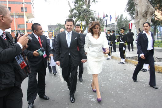 El Segundo vicepresidente de la República Omar Chehadé una presa de los periodistas