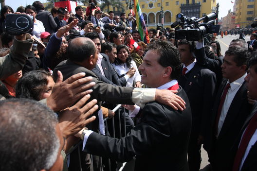 El Segundo vicepresidente de la República Omar Chehadé una presa de los periodistas