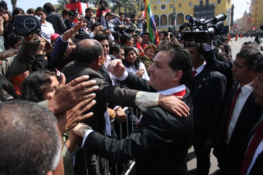 El Segundo vicepresidente de la República Omar Chehadé una presa de los periodistas