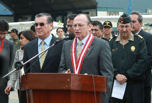 Ministro del Interior, Óscar Valdés, presentó bienes incautados a narcotraficantes por la suma de siete millones de dólares, en la División de la Policía Aérea
