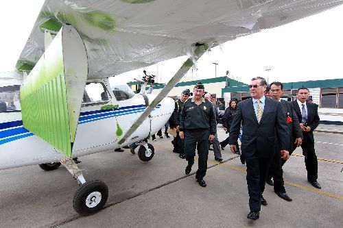 Ministro del Interior, Óscar Valdés, presentó bienes incautados a narcotraficantes por la suma de siete millones de dólares, en la División de la Policía Aérea
